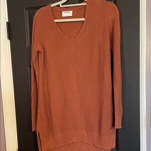 Old Navy Women's V-Neck Sweater in Warm Rust